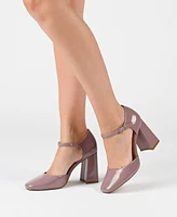 Journee Collection Women's Hesster Block Heel Pumps