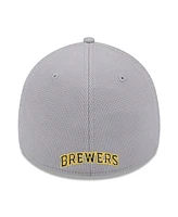 New Era Men's Gray Milwaukee Brewers Active Pivot 39thirty Flex Hat