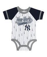 Outerstuff Newborn Infant White New York Yankees Base Hitter Bodysuit, Bib Bootie Set