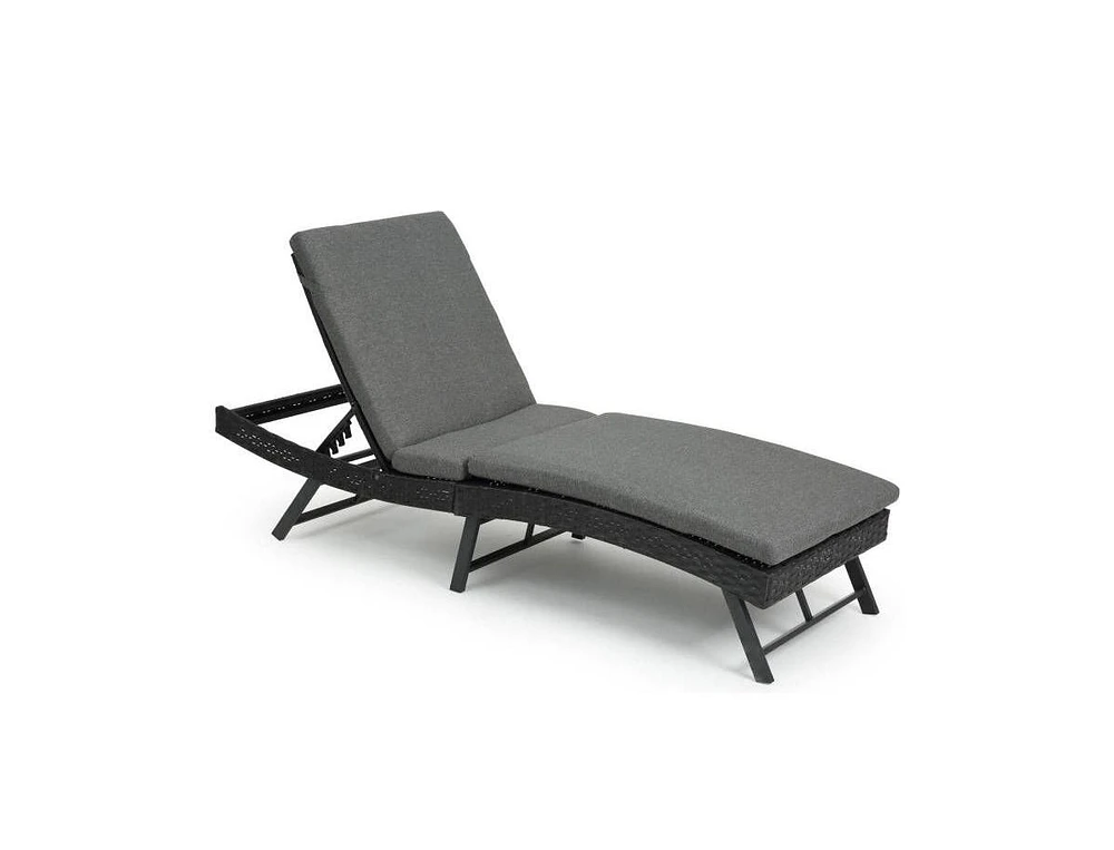 Simplie Fun Foldable Rattan Lounge Chairs for Effortless Outdoor Relaxation