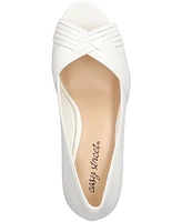 Easy Street Women's Lavish Slip-On Platform Pumps
