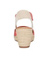 Easy Spirit Women's Makaylie Closed Toe Wedge Sandals