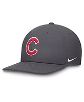 Nike Men's Gray Chicago Cubs Pro Performance Snapback Hat