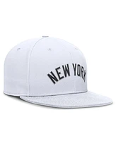 Nike Men's White New York Yankees True Performance Fitted Hat