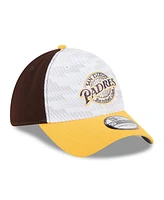 New Era Men's Brown/Gold San Diego Padres 2025 Mlb Clubhouse 39THIRTY Flex Hat