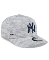 New Era Men's Gray New York Yankees 2025 Mlb Clubhouse 9SEVENTY Stretch-Snap Hat