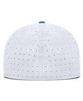 Nike Men's White North Carolina Tar Heels On-Field Dugout True Performance Fitted Hat