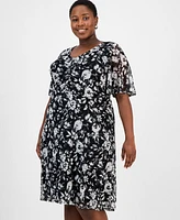 Connected Plus V-Neck Ruch-Front Short-Sleeve Mesh Dress