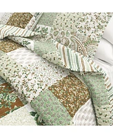 Linery & Co. All Season 3 Piece Floral Stitched Quilt Set with Shams