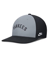 Nike Men's Gray/Navy New York Yankees Pro Performance Snapback Hat