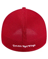 New Era Men's Red Detroit Wings Linear Featherweight 39THIRTY Flex Hat