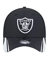 New Era Men's Black Las Vegas Raiders Game Day Linear 39THIRTY Flex Hat