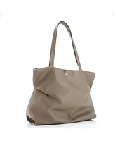 Pre-Owned Chloe East West Judy Tote Leather