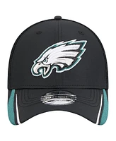 New Era Men's Black Philadelphia Eagles Game Day Linear 39THIRTY Flex Hat