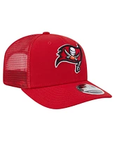 New Era Men's Red Tampa Bay Buccaneers Main Trucker 9SEVENTY Stretch snap Hat