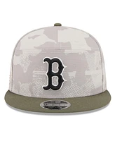 New Era Men's Light Beige/Olive Boston Red Sox 2025 Armed Forces Day Split Panel 9FIFTY Snapback Hat