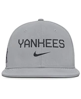 Nike Men's Gray New York Yankees True Performance Fitted Hat