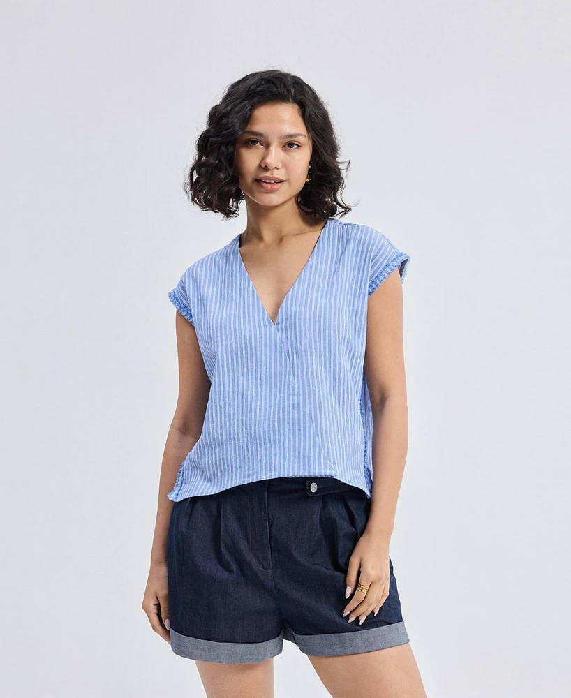 Reistor Women's Boxy V-neck Top with Fray Detail