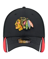 New Era Men's Black Chicago Blackhawks Linear Featherweight 39THIRTY Flex Hat