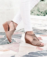 Journee Collection Women's Kedzie Wedge Sandals