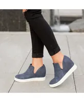 Journee Collection Women's Cardi Cut-Out Platform Wedge Sneakers