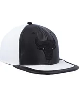 Men's Black and White Chicago Bulls Nba Day One Snapback Hat