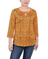 Petite 3/4 Sleeve Grommet Top