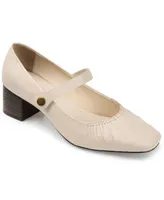 Journee Signature Women's Ellsy Low Heel