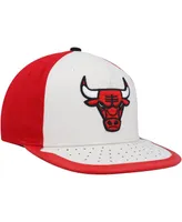 Men's Mitchell & Ness White, Red Chicago Bulls Day One Snapback Hat