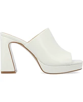 Journee Collection Women's Ezzlynn Platform Sandals