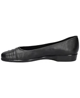 Easy Street Women's Hayes Square Toe Flats