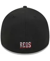 Men's New Era Black Cincinnati Reds Logo 39THIRTY Flex Hat