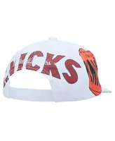 Men's Mitchell & Ness White New York Knicks Hardwood Classics In Your Face Deadstock Snapback Hat