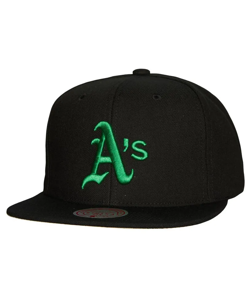 Men's Oakland Athletics Mitchell & Ness Black Cooperstown Collection True  Classics Snapback Hat