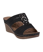 Gc Shoes Women's Lisette Flower Perforated Wedge Sandals