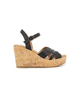 Gentle Souls Women's Nomi Buckle Sandals