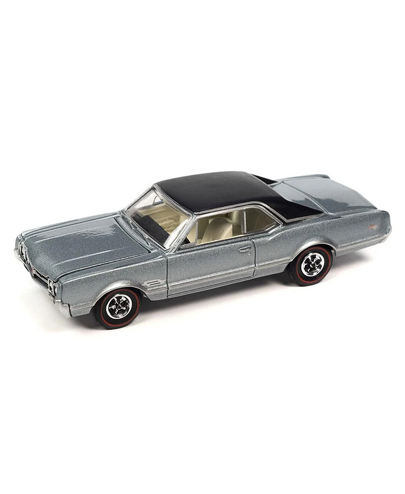 Auto World 1/64 Auto World, 1966 Oldsmobile 442, Silver Mist