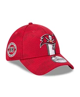 New Era Men's Red Tampa Bay Buccaneers 2024 Sideline 39THIRTY Flex Hat