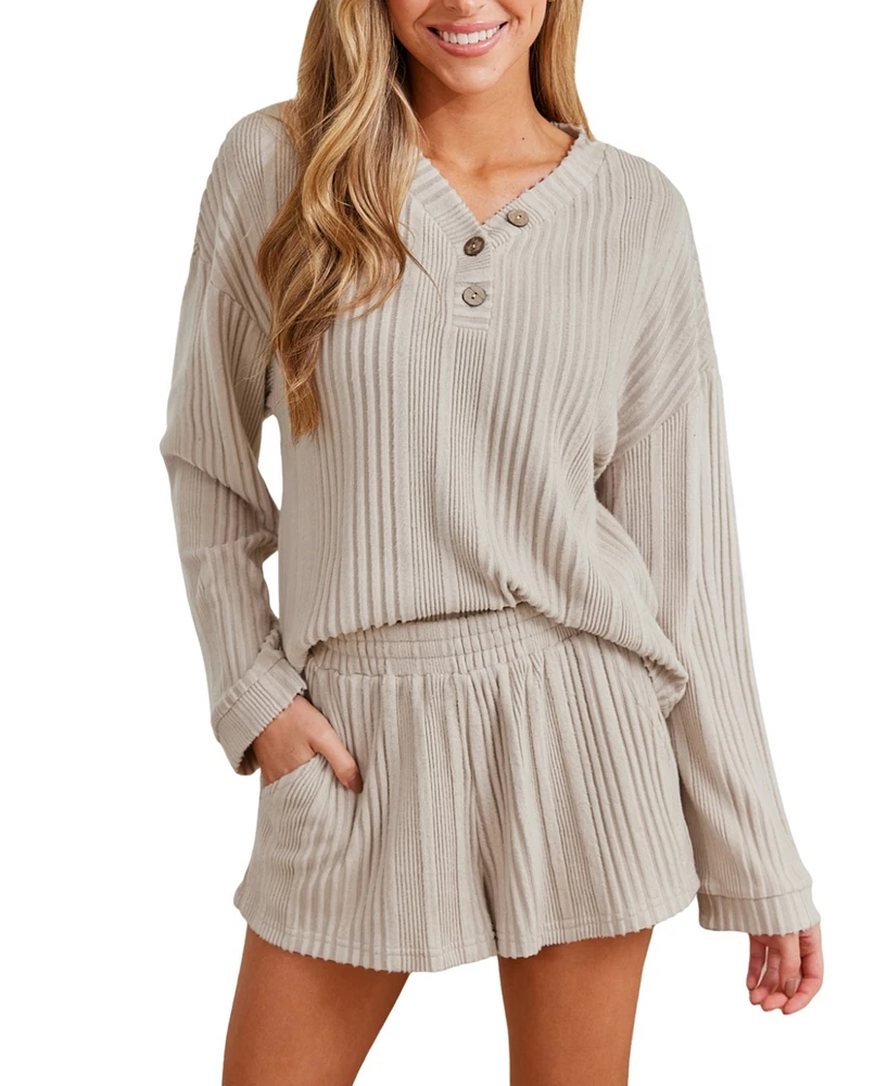 Cupshe Women's Beige Long Sleeve Tee & Shorts Set