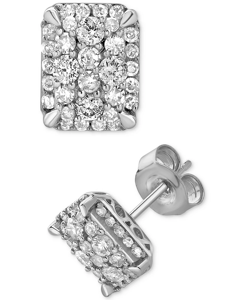 Diamond Cluster Stud Earrings (1/2 ct. t.w.) in 14k Gold