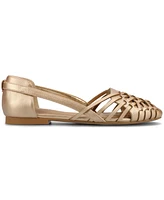Journee Collection Women's Ekko Woven Round Toe Flats