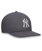 Nike Men's Gray New York Yankees Pro Performance Snapback Hat