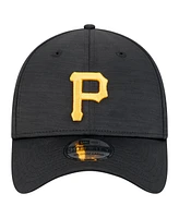 New Era Men's Black Pittsburgh Pirates Tech 39THIRTY Flex Hat