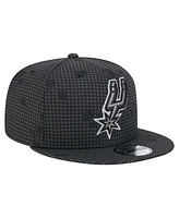 New Era Men's Black San Antonio Spurs Midnight Ink Pop Outline 9FIFTY Snapback Hat