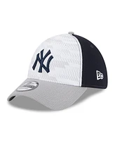 New Era Men's Navy/Gray York Yankees 2025 Mlb Clubhouse 39THIRTY Flex Hat