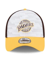 New Era Men's Brown/Gold San Diego Padres 2025 Mlb Clubhouse 39THIRTY Flex Hat