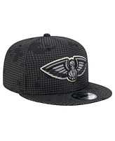 New Era Men's Black New Orleans Pelicans Midnight Ink Pop Outline 9FIFTY Snapback Hat