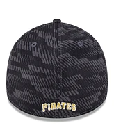 New Era Men's Pittsburgh Pirates 2025 Mlb Clubhouse 39THIRTY Flex Hat