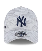 New Era Men's Gray York Yankees 2025 Mlb Clubhouse 39THIRTY Flex Hat