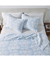 Winter-Themed Snowflake Matelasse Quilt Set with Shams